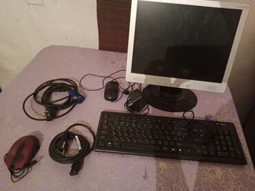 Ноутбуки: Komputer aksesuarları dəsti - LCD monitor (təxminən 17"): ön paneldə