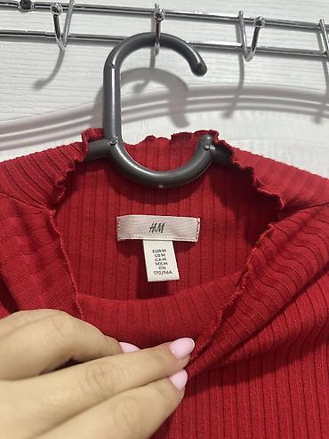 Rolke: H&M polu rolkica 
Velicina M — 2