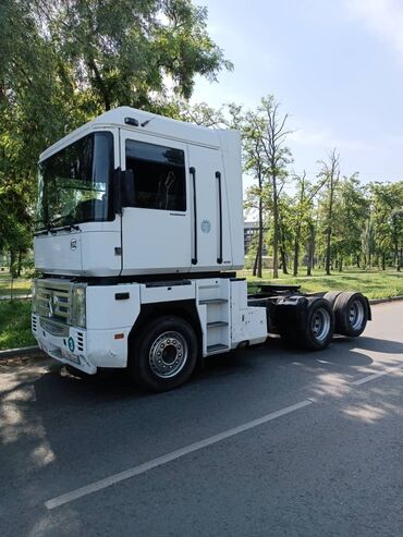 прицеп на эвакуатор: Тягач, Renault, 2004 г., Без прицепа