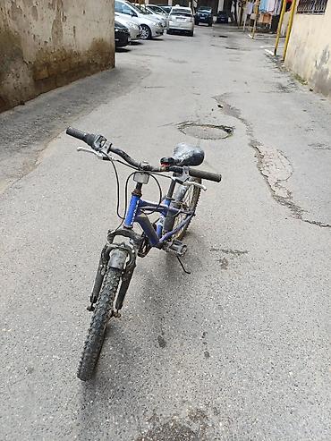 18 dyumlu velosiped: Uşaq velosipedi – 20 düym təkərlər, mavi rəng. Xüsusiyyətlər: - — 3