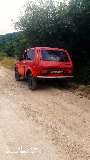 vaz 2107 rolu: VAZ (LADA) 4x4 Niva: 1.7 l | 1985 il 387648 km Sedan