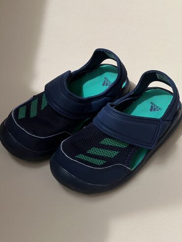 Детская обувь: Сандалии Adidas, состояние отличное. Самовывоз 12 мкр