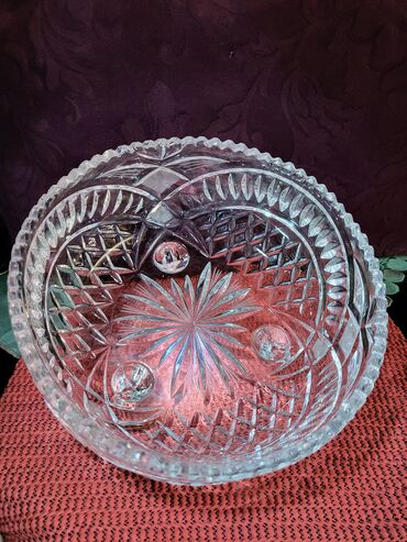 Činije: Cinija nova kristal,rucni rad sa tri stope 70te. Cinija kristal,led na lalafo.rs — 1 Činije: Cinija nova kristal,rucni rad sa tri stope 70te. Cinija kristal,led — 1