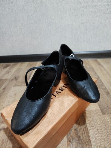 обувь 34 размер: Туфельки для танцев,с деревянной подошвой,изнутри бархатная. Размер