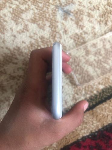 Apple iPhone: IPhone 8, Б/у, 64 ГБ, Белый, Защитное стекло, Чехол, 70 % — 10