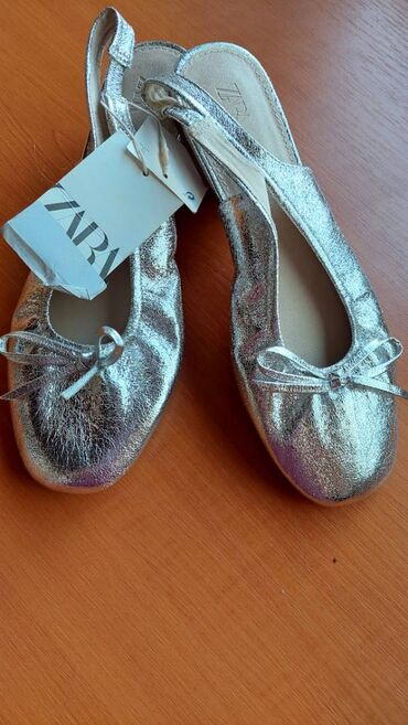 Ostale dečije stvari: Prodajem srebrne Zara sandale za devojčice broj 37, duzina gazista