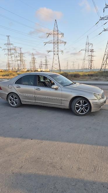 kia forte 2018: Mercedes-Benz C-Class: 2.2 l | 2001 il Sedan — 4