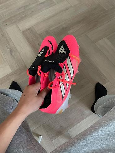 Бутсы: Футбольные бутсы Adidas Predator (FG) ярко-розового цвета. - Серия — 1