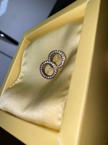 золотой колцо: Продаю базовые серьги в отличном состоянии от Goldental вместе с
