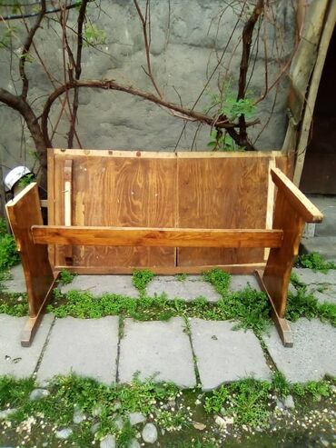 кухонные столы и стулья: Продаю стол.Разобран.Отдам за 1000 сом