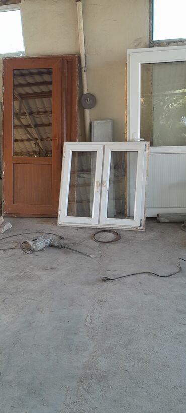 Taxta pəncərələr: PVC ikiqanadlı pəncərə çərçivəsi - Material: Ağ PVC profil - Quruluş