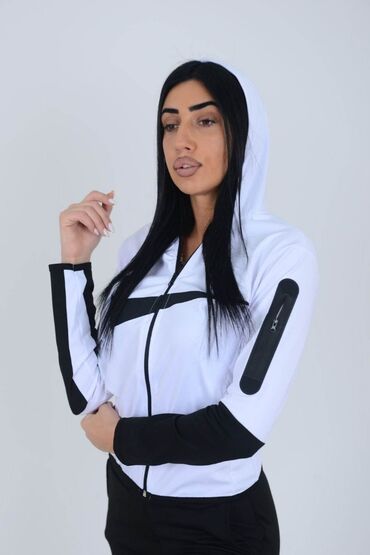 Gornji i donji deo: Cena 2,900
Mokra likra S, M, L, XL
8 boja — 2