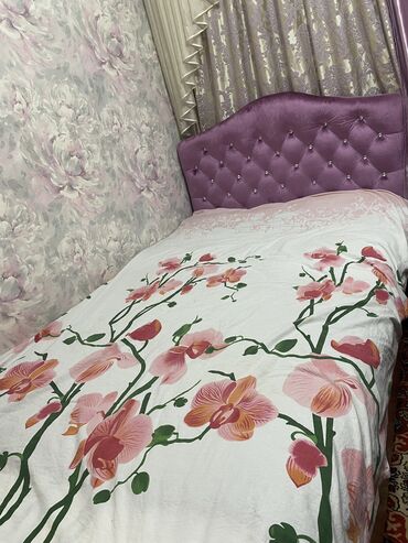 Постельное белье: Продаю кровати розовую 1’5 остальные односпалки чехия матрас в хорошем