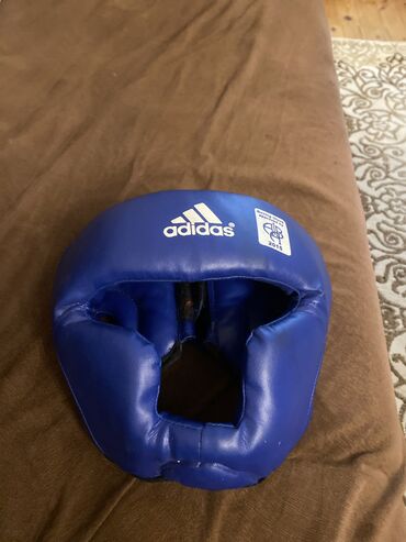 debilqe: Adidas Kickboxing-boxing Kaskası federasiya kaskasıdır Tam orginaldır