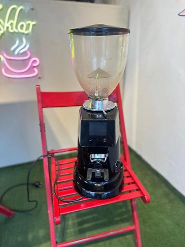 hazir bar: Mobil kofe vanı – tam təchiz olunmuş “coffee van” Xüsusiyyətlər: - — 5