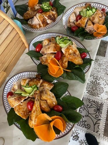 куриные полуфабрикаты оптом: Домашняя кулинария: блюда из курицы и салаты - Порционные тарелки с