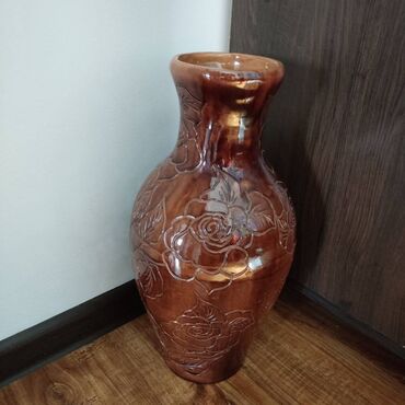 советская ваза: Продам вазу. Керамика. 40 см. Есть сколы снизу