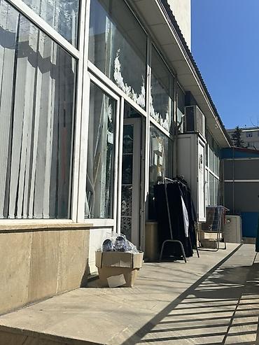 Коммерческая недвижимость: – küçəyə çıxışı olan obyekt icarəyə verilir. -- Yer: yaşayış — 2
