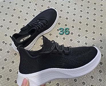 bez lakovane salonke: Crne sportske patike,veličina 36. poslednji broj na akciji. - — 1