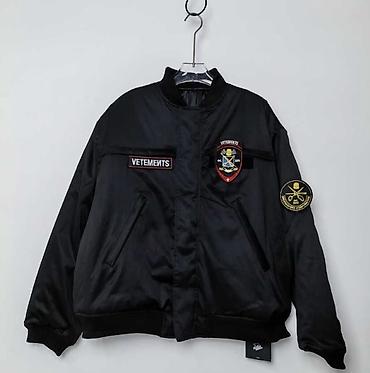 herbi geyim: Vetements brendinin qara bomber gödəkçəsi - Rəng: mat qara - Üslub — 1