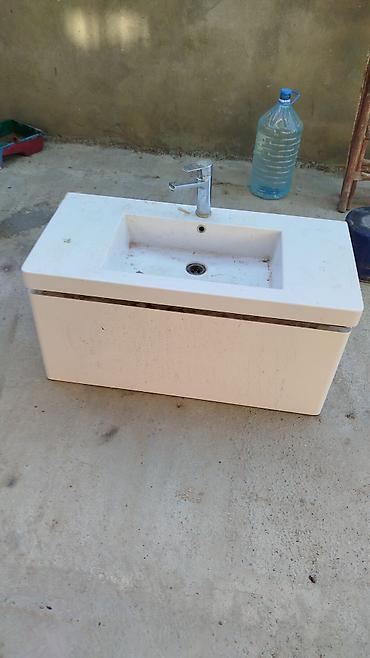 80 kub: Ağ rəngli hamam üçün asma tipli piyedestal-lavabo dəsti — 1