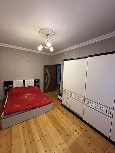 Həyət evləri və villaların satışı: Şəhər daxili dar küçədə yerləşən həyət evi. Xüsusiyyətlər: - — 13