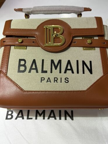 черные детские футболки: Balmain Paris qadın çantası - Model: Balmain B-Buzz üslubunda