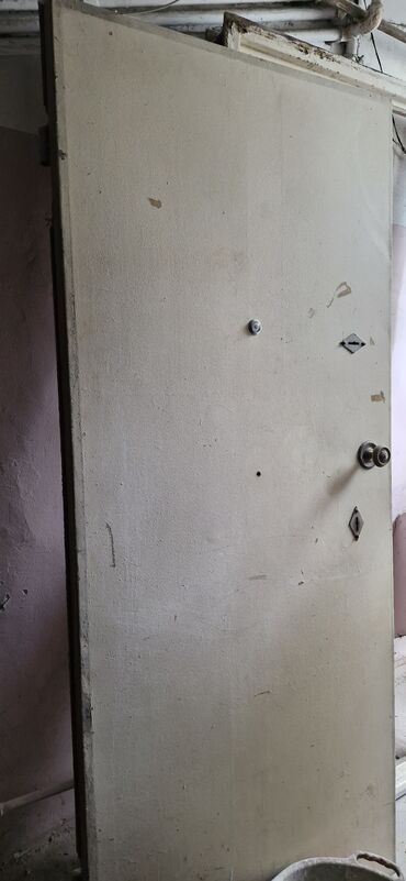 avropa seyf qapıları: Metall qapı dəsti - Material: möhkəm metal səth, iç hissəsi