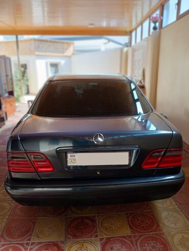 Mercedes-Benz: Mercedes-Benz E 240: 2.4 l | 1998 il Sedan — 17