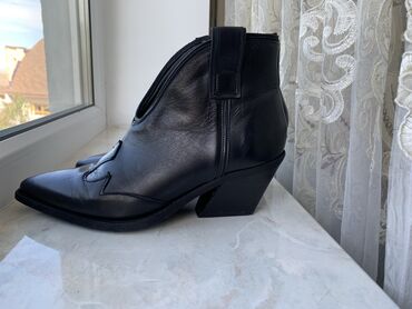 женский ботинка: Сапоги, 39, цвет - Черный