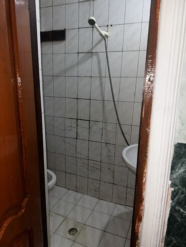 Otaqların uzunmüddətli kirayəsi: Kirayə verilən 2 otaq - Quruluş: 2 otaq, ve quxna ayrıca girişli. - — 9