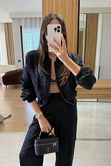 Kompleti: 🩶Komplet
Cena 6100
Vel.S m l
V55 — 9