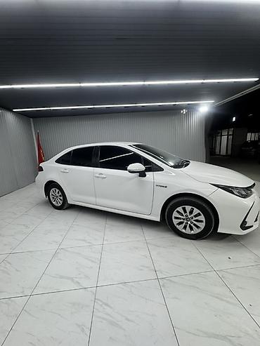приус 2024: Toyota Corolla: 2022 г., Гибрид, Седан — 4