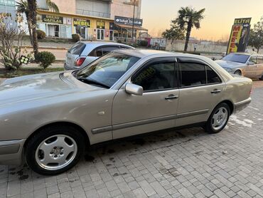 Mercedes-Benz: Mercedes-Benz E-Class (W210) sedan - Korpus: sedan, gümüşü rəng - — 1