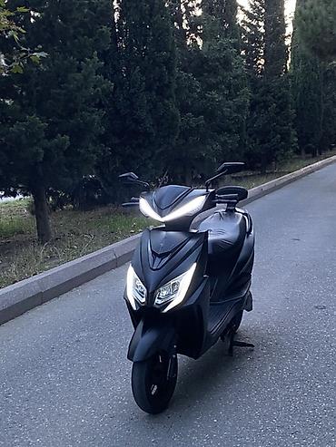 skoda minivan: Salam ELIM YANDI qiymete satilir elekdirikli moped az surulub ideal — 2