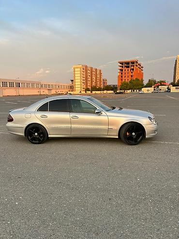 cls 63 amg: Mercedes-Benz E-Class: 2.2 l | 2002 il Sedan — 5