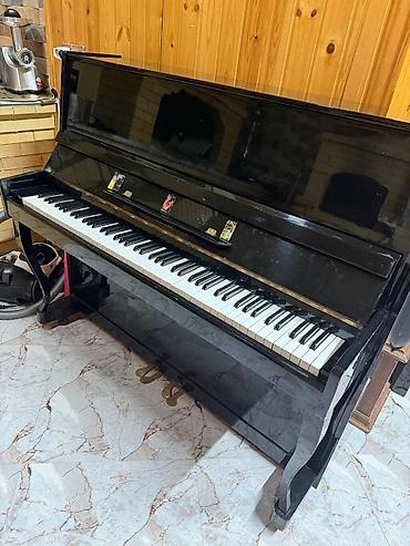 gitara ucun pedal: Suita piano – klassik qara rəngli, parlaq lak örtüklü korpus — 2