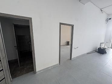 Аренда помещений свободного назначения: Сдается в аренду коммерческое помещение на первом этаже нового жилого — 6