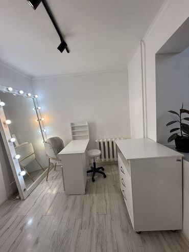 Кабинеты в салонах красоты: Сдаю Кабинет в салоне, 10 м², Для мастера по маникюру