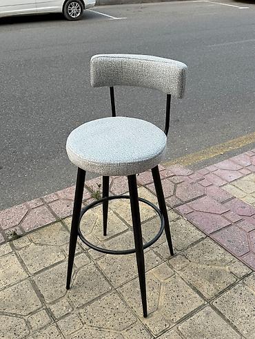Müasir bar taburesi - Dairəvi, yumşaq oturacaq: açıq boz, toxumalı