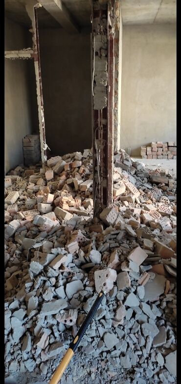 Демонтажные работы: Демонтаж стены. Демонтаж Бишкек. Демонтажные работы, снос стены