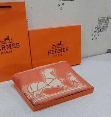 Digər aksesuarlar: Hermes şərfi, xanımlar üçün, təzədir, keyfiyyətlidir. Model: Hermès — 1