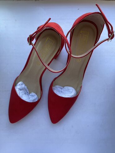 обувь 40: Truffle Collection красные туфли/босоножки, новые, покупали в