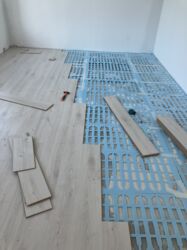 Напольные работы: Выравнивание пола, Монтаж напольных плинтусов, Укладка пола | Паркетная доска, Кварц-винил, Ламинат Больше 6 лет опыта — 20