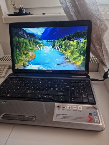Toshiba: Intel Core i7, 15.6 " — 8