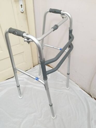 Hodalice, štake, štapovi za hodanje, kolica za hodanje: Nemacka aluminijumska zglobna hodalica, bez tockova, cuvene marke — 5