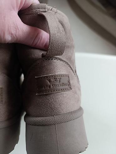 deichmann srbija ugg: -Ugzerice kao nove,dva puta obucene
vel. 38 — 3