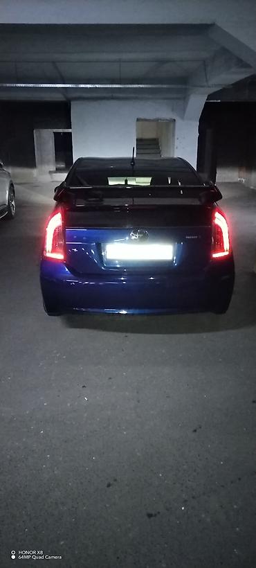 prius salon: Toyota Prius (3-cü nəsil) – mavi rəng, hatchback gövdə. - Hibrid — 4
