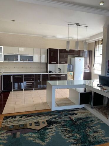 комната в бишкеке в Кыргызстан | Посуточная аренда квартир: 3 комнаты, 113 м², Элитка, 4 этаж, Центральное отопление