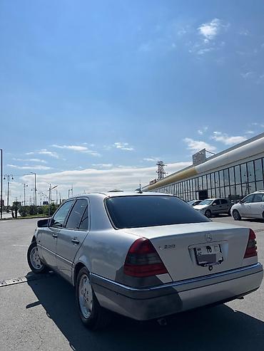 mersedes peci: Mercedes-Benz C 200: 2 l | 1995 il Sedan — 4